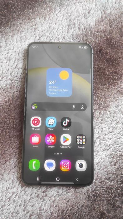 Продавам Samsung C24