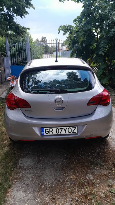 Vând Opel Astra J