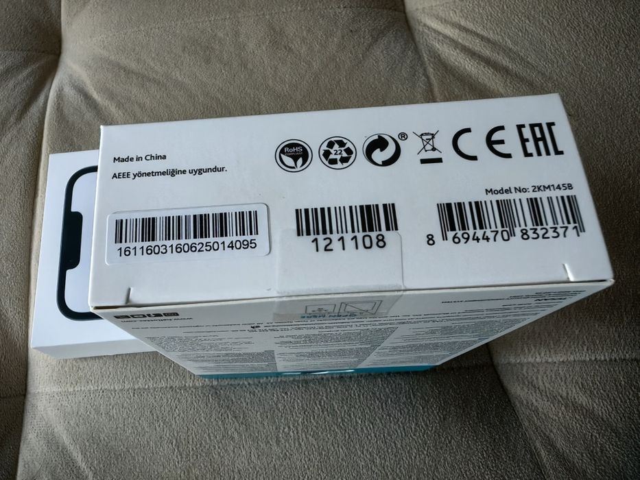 Iphone 16e Чисто нов+слушалки!