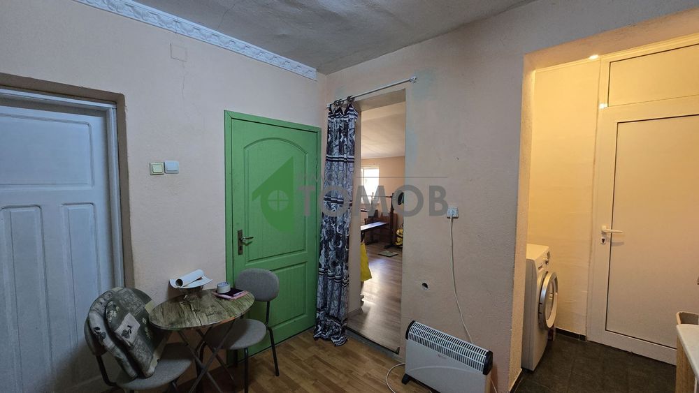 Двуетажна монолитна къща в район Широк Център