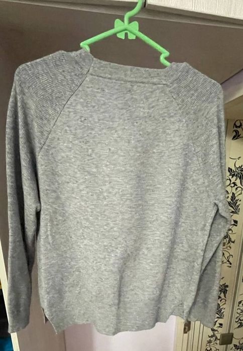 Продается женский свитер