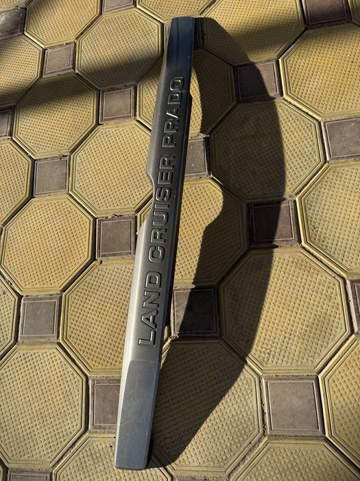 Молдинг багажника Prado150