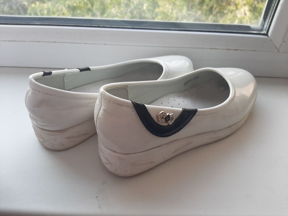 Туфли белые на 7 -8л