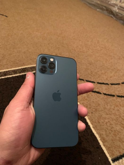 iPhone    12.  Про