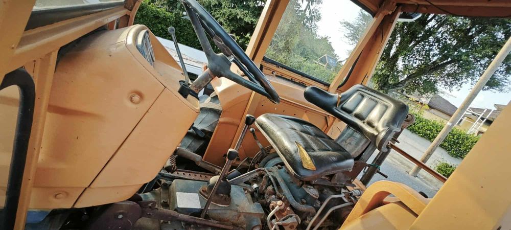 Tractor Fiat 750  Special cu semi cabina.