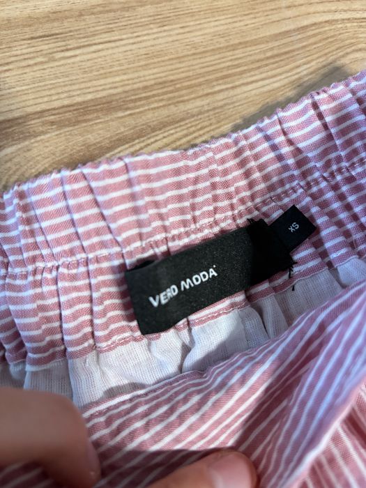 Fuste vero moda , marime XS , roz si albastru
