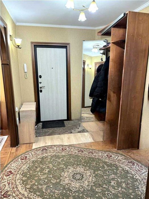 а Продам 3 комнатную Улучшенной план 8 микрорайон