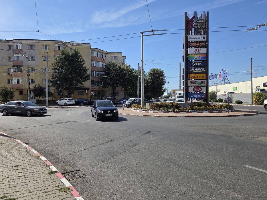De închiriat apartament 3 camere Shopping City Mall