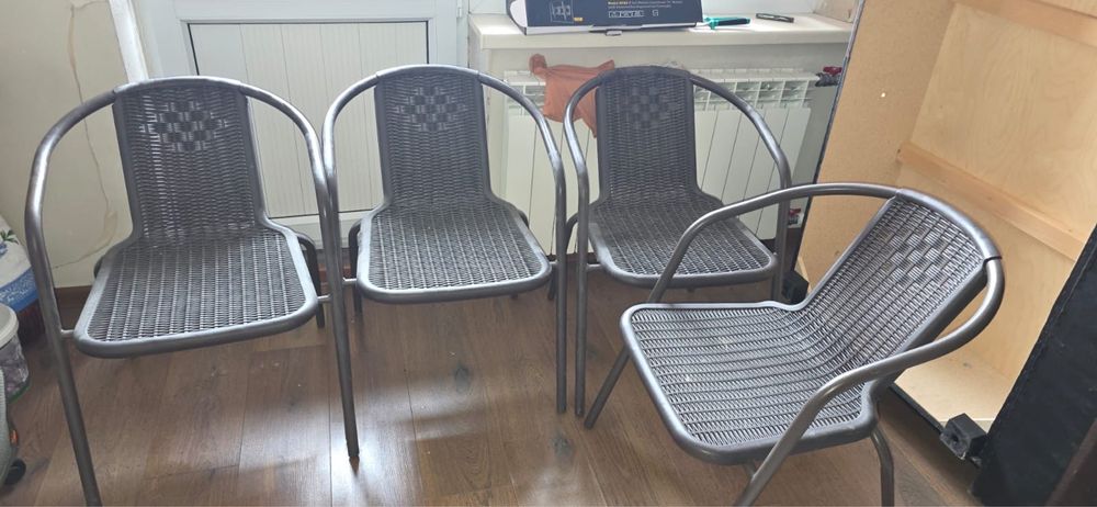 Продам садовые стулья