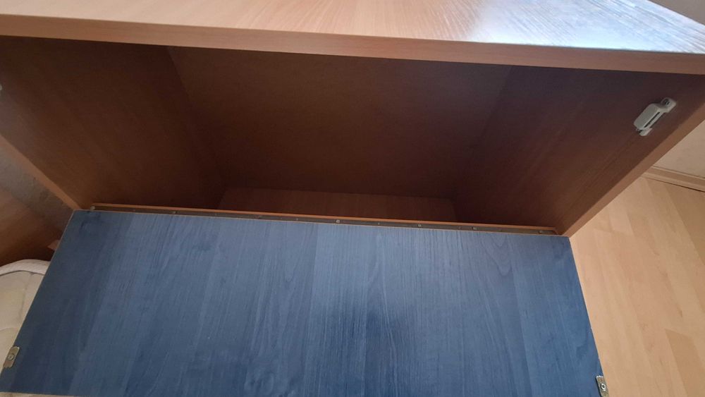 Детско обзавеждане.Единично легло с ракла,матрак,рамка и два гардероба