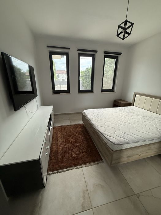 Casa cu curte pe un nivel ,loc parcare de inchiriat Bercu Rosu