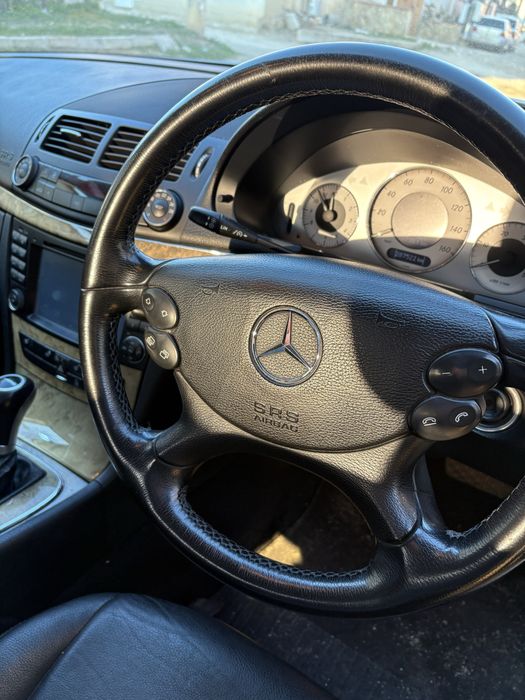 Mercedes E-Class 320 W211