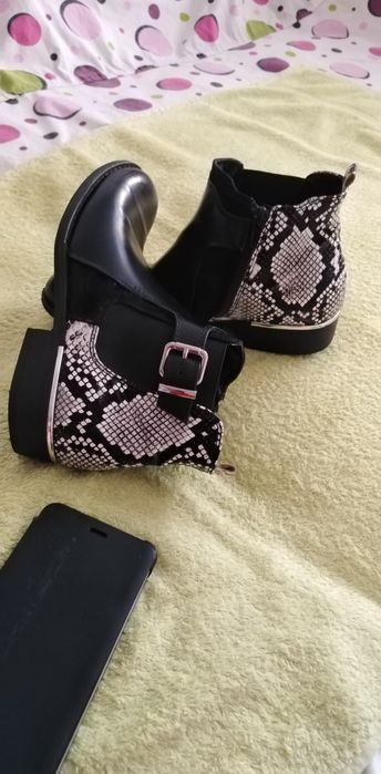 Ghete de primăvară din piele