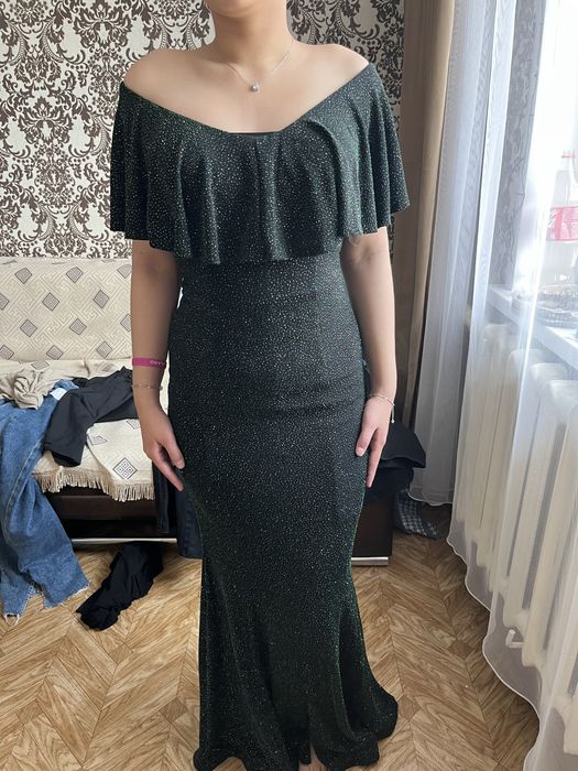 Вечернее платье очень красивое