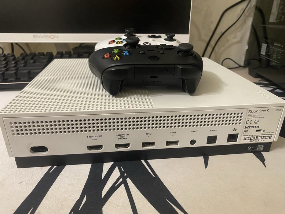 Xbox one s 512gb В отличном состоянии