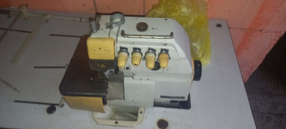 Masina de surfilat  FEIYUE   stare bună