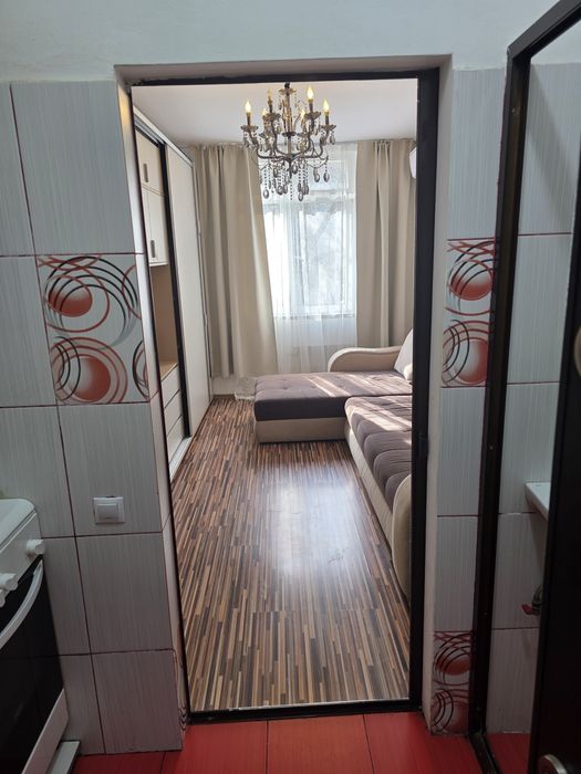 Garsoniera 18m' in stare se vinde mobilata sau goala  piața Pajura