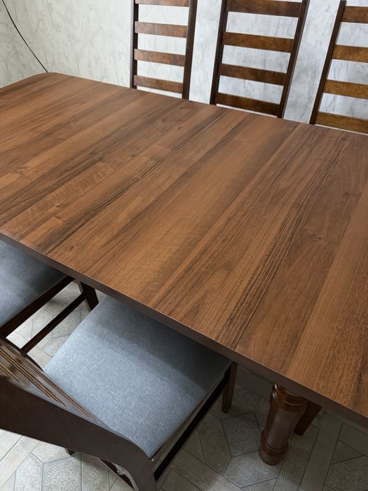 Стол со стульями, в комплекте 8 стульев