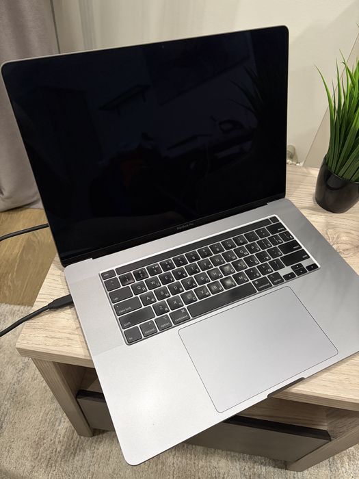 Macbook Pro 16 / Intel I9 / 1 TB / 16 GB