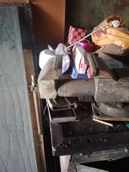 Продам рабочие тиски