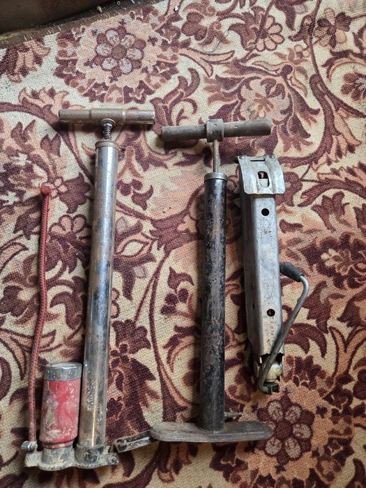 Продам ручной насосы и домкрат