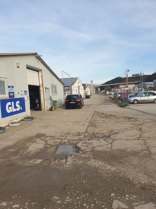 Inchiriez Hala 216mp sau 540