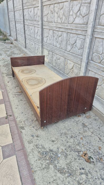 Отдам кровать с матрасом однаспалка