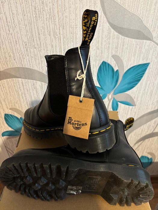 Vând ghete noi Dr Martens