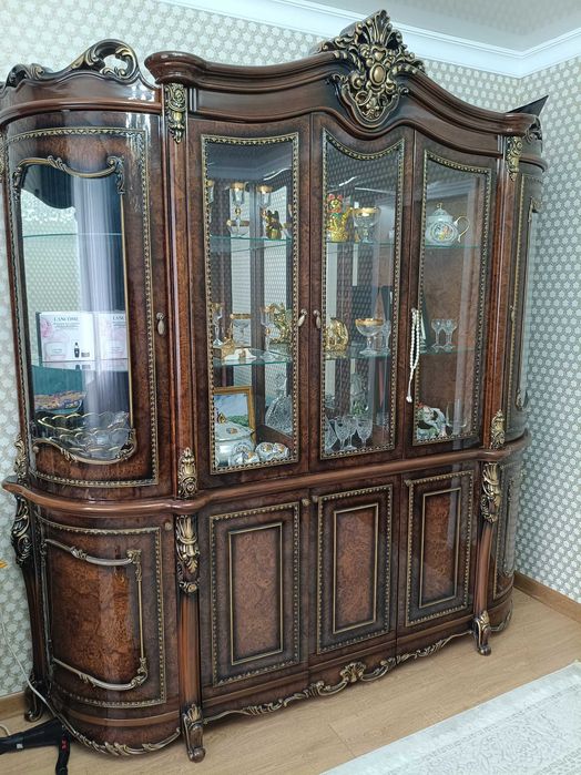 Сервант классический роскошный