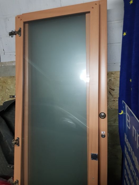 Двери со стеклом