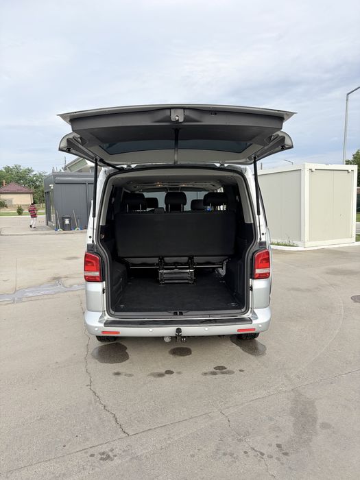 Volkswagen Caravelle 2.0 TDI 140 CP • 2012