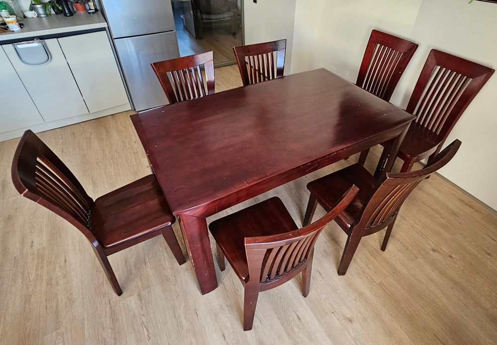 Стол и стулья массив дерева.