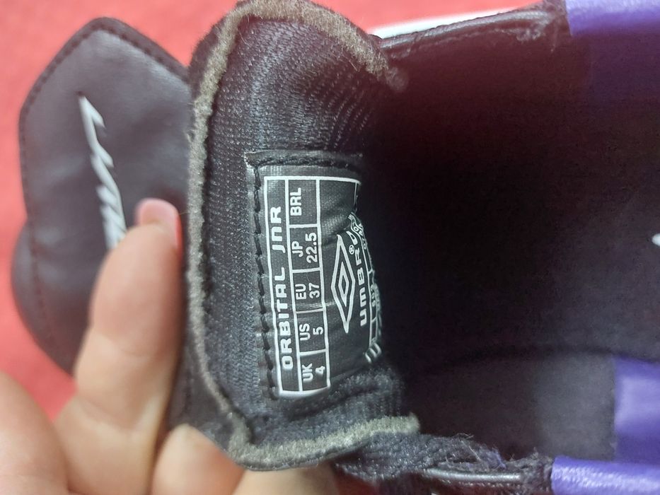 Adidași copii cu crampoane