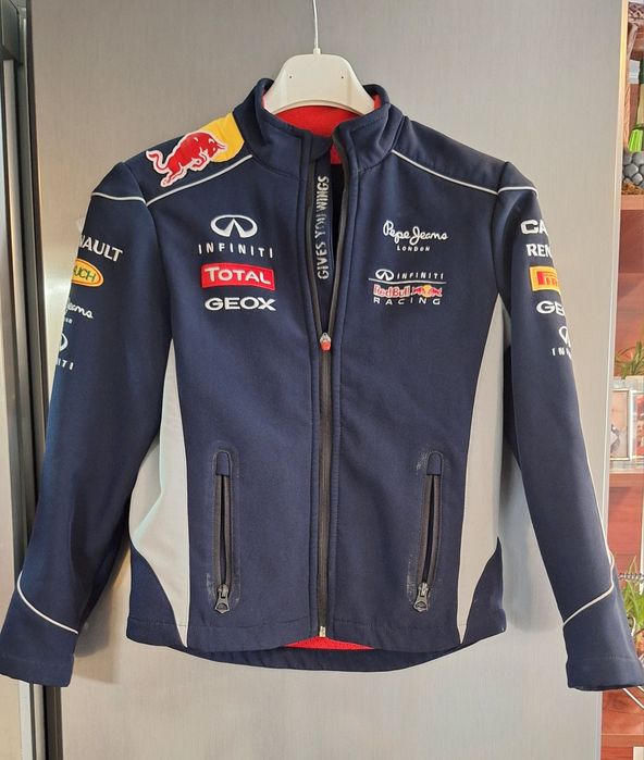 Детско яке тип softshell на Infiniti Red Bull Racing, произведено от Pepe Jeans London за 9-11г ръст до 140