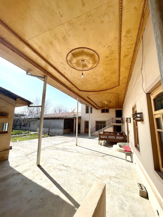 Pobeda maxallasida Xovli sotiladi Yolni yuzida joylashgan.9sotix 9xona