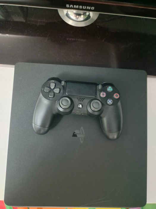 Продаю PlayStation 4 Slim