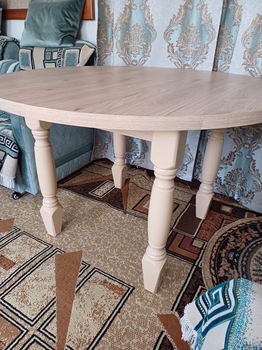 Продам стол круглый.