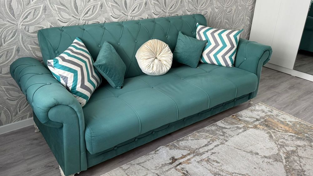 Продаётся диван.