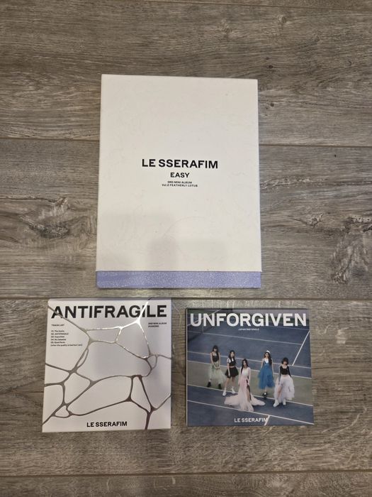 Vând albume le sserafim