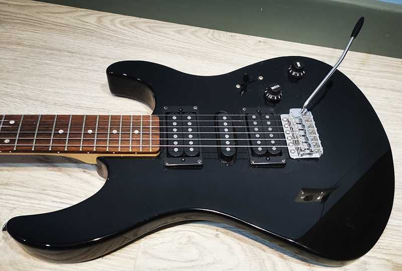 Електрическа китара YAMAHA ERG-121C