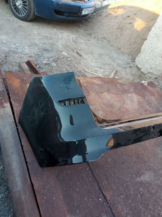 Бампер задний продам