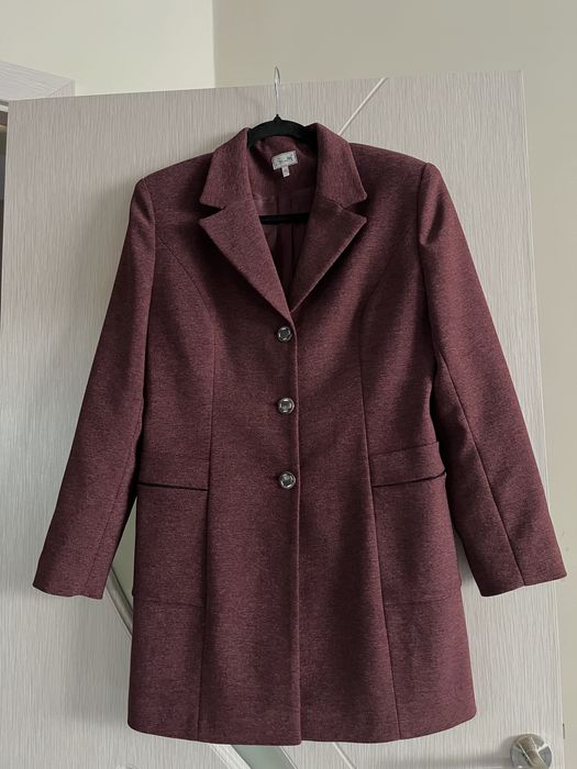 Дамски костюм от панталон и сако