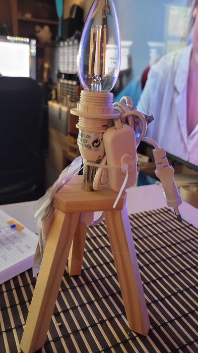 Veioza lemn,cu aspect industrial