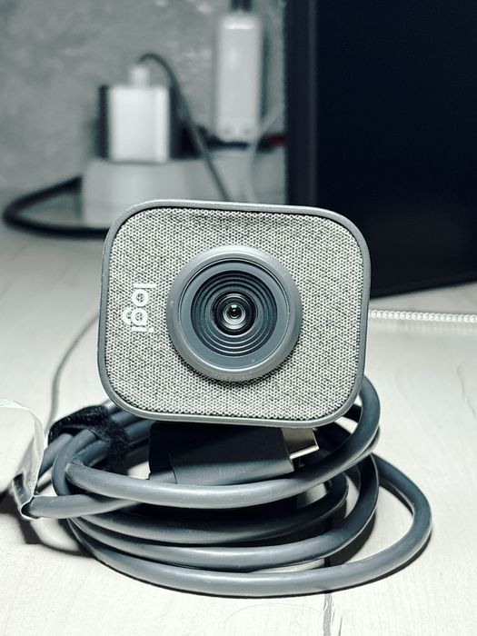 Вебкамера Logitech streamcam