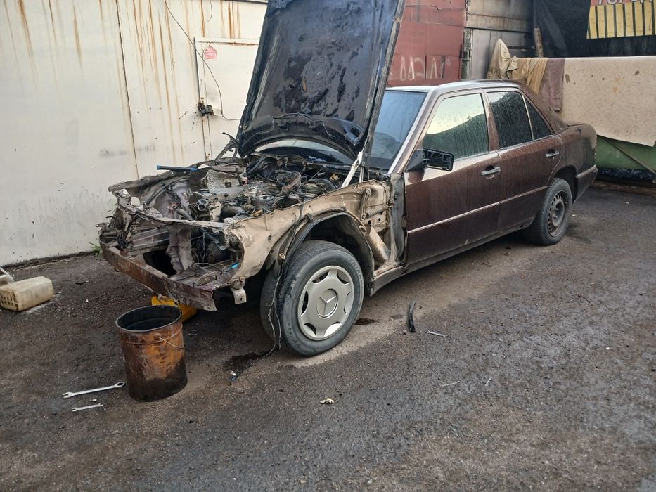 Запчасти на мерс мерседес, w124