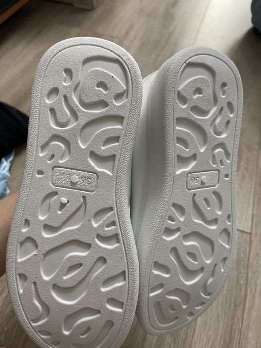 Продам кеды новые