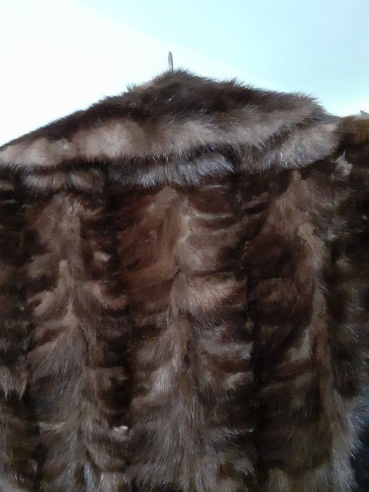 Haina blana nurca marimea 44
