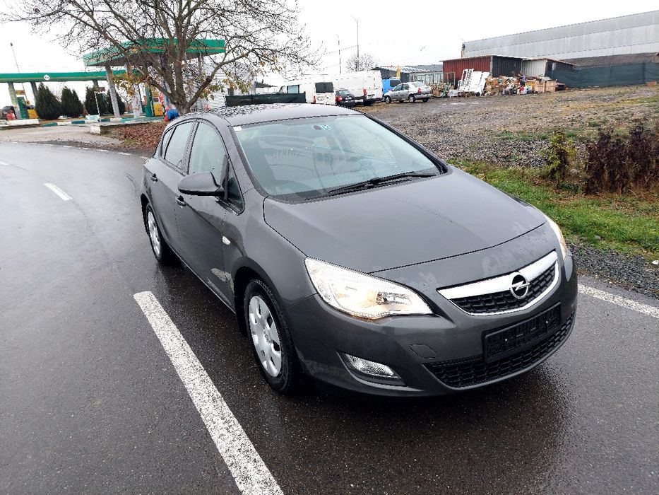 Vând Opel Astra J 1.4 benzina
