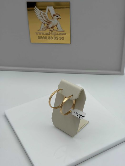 Златни халки с гравирани болтчета