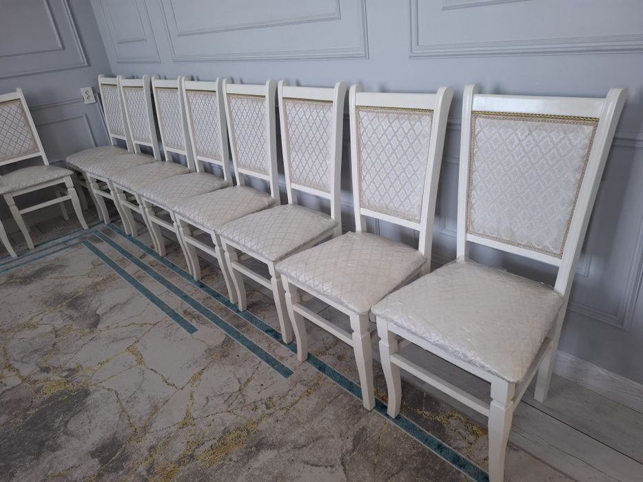 Столы со стульями в зал